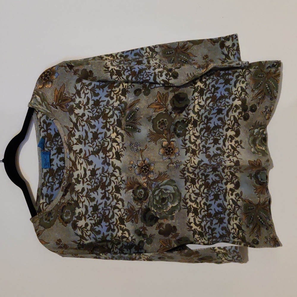 Tee Co Blue/Green Long Sleeved Floral Tee Size XL